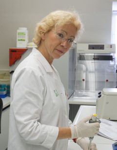 Mitarbeiterin Bettina Schlitt Görlitz Labor
