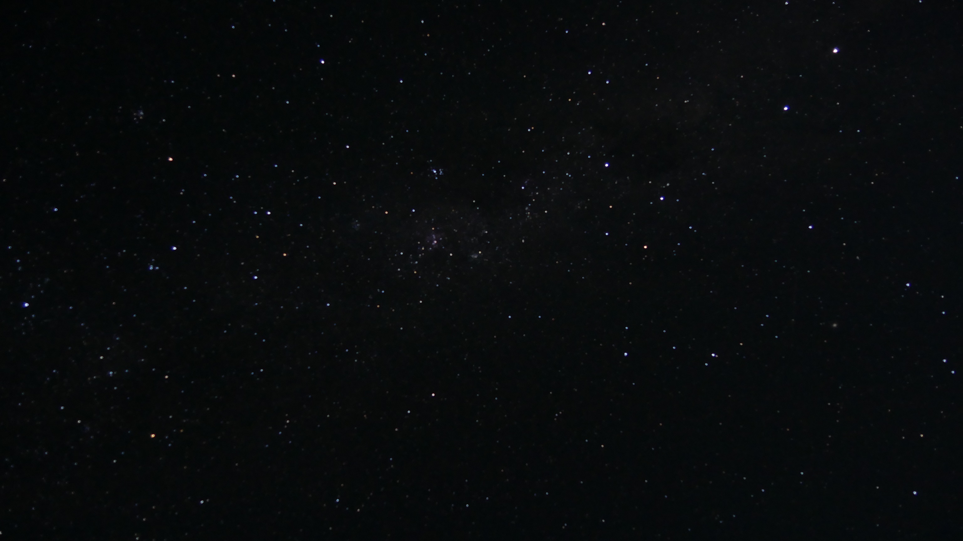 Sternenhimmel über unserem Nachtlager ohne die kleinste Lichtverschmutzung. Rechts von der Mitte das Kreuz des Südens.