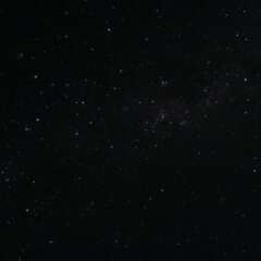 Sternenhimmel über unserem Nachtlager ohne die kleinste Lichtverschmutzung. Rechts von der Mitte das Kreuz des Südens.